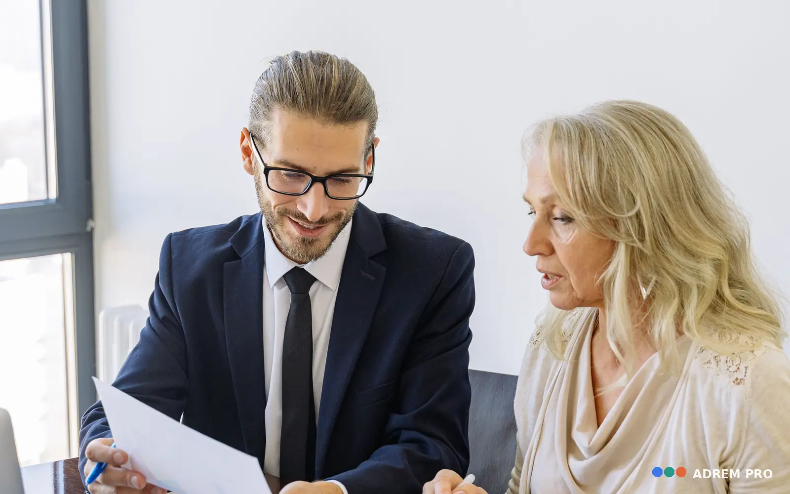 Conseiller Adrem Pro étudiant un dossier RC Professionnelle